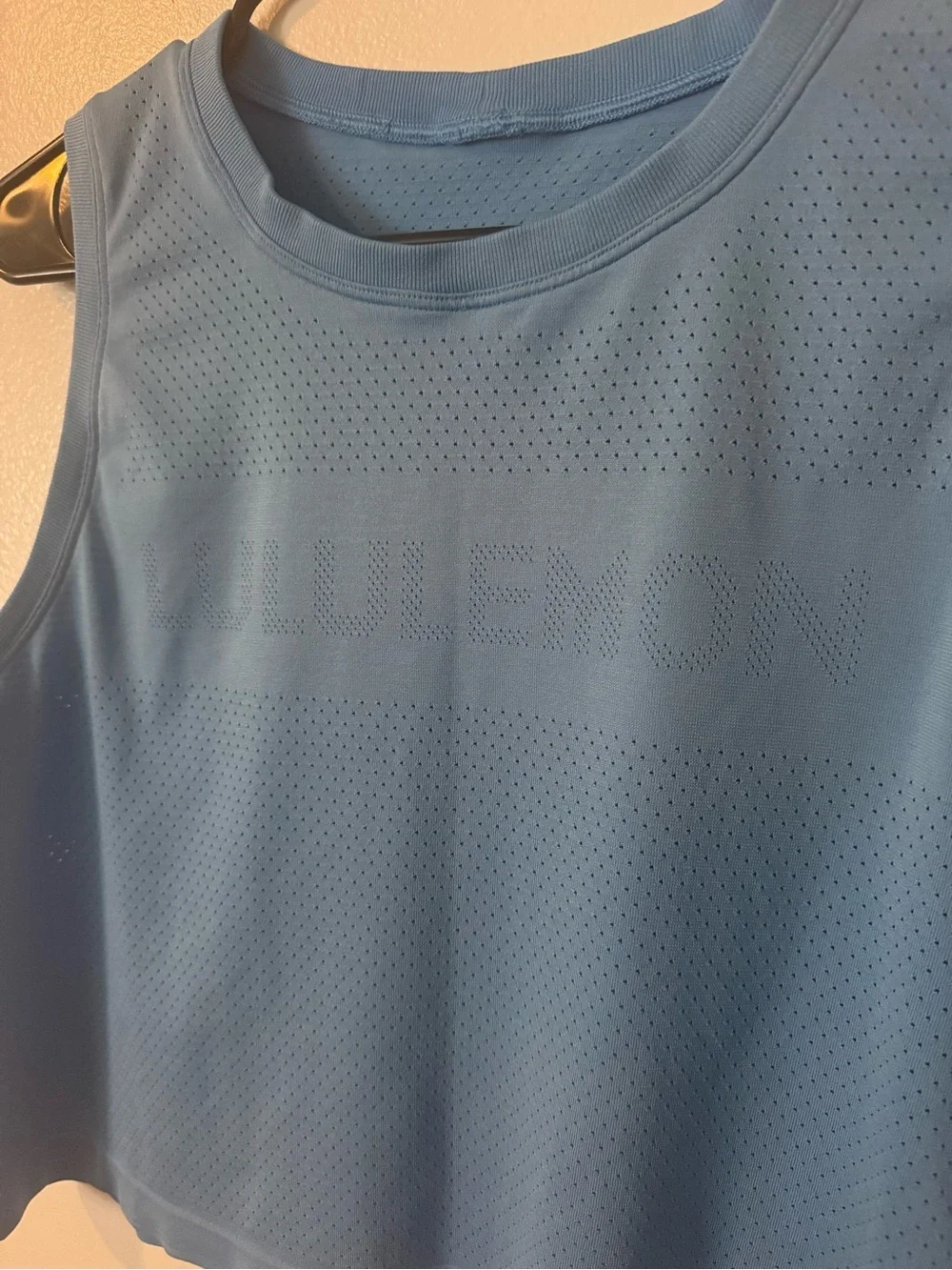 Lululemon Breeze By Muscle Crop Tank Blue M/L